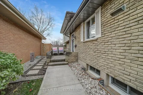 53 Winding Way Brantford ON N3R 3S4