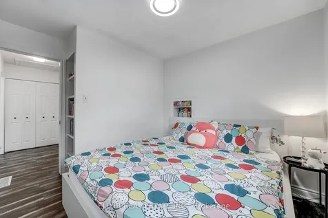 53 Winding Way Brantford ON N3R 3S4