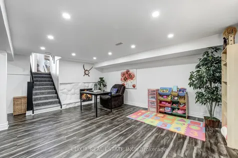 53 Winding Way Brantford ON N3R 3S4