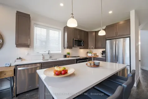 114 Sycamore Street Blue Mountains ON L9Y 4E2