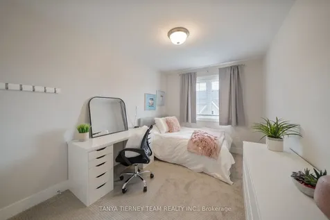 114 Sycamore Street Blue Mountains ON L9Y 4E2