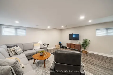 114 Sycamore Street Blue Mountains ON L9Y 4E2