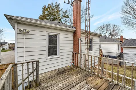 25 Valleyview Crescent Belleville ON K8P 3E9