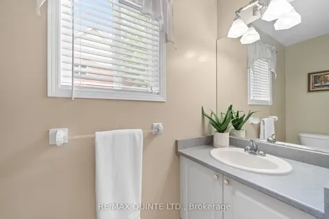 14 Hilton Place Belleville ON K8P 5N2