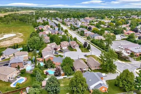 14 Hilton Place Belleville ON K8P 5N2