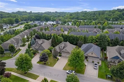 22 Creekside Drive Niagara-on-the-lake ON L0S 1J0