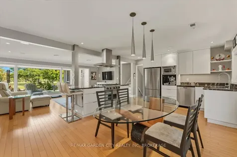 112 Riverdale Drive St. Catharines ON L2R 4B9