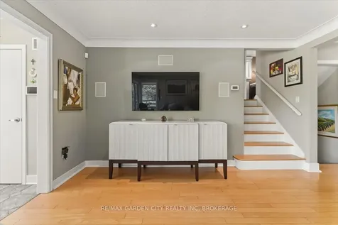 112 Riverdale Drive St. Catharines ON L2R 4B9