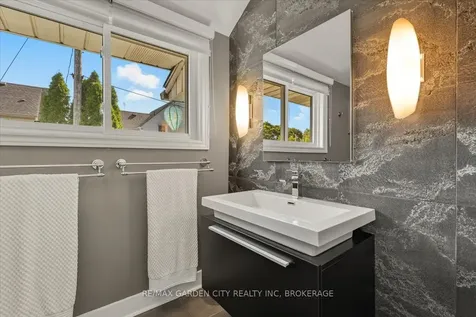 112 Riverdale Drive St. Catharines ON L2R 4B9