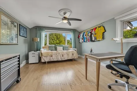 112 Riverdale Drive St. Catharines ON L2R 4B9
