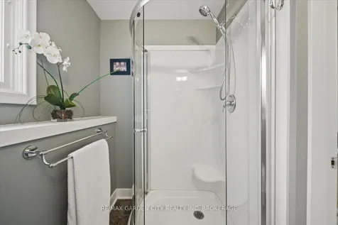 112 Riverdale Drive St. Catharines ON L2R 4B9