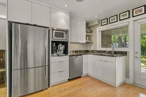 112 Riverdale Drive St. Catharines ON L2R 4B9