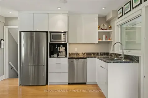 112 Riverdale Drive St. Catharines ON L2R 4B9
