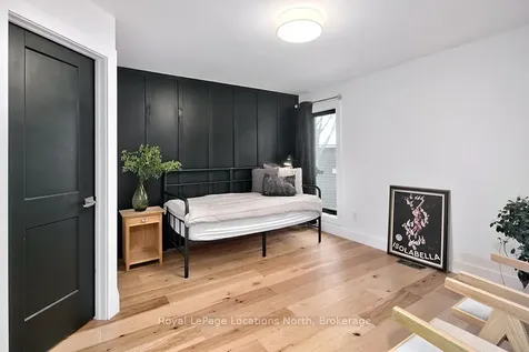 9 Shirley Court Blue Mountains ON N0H 2P0