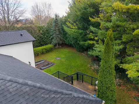 9 Shirley Court Blue Mountains ON N0H 2P0