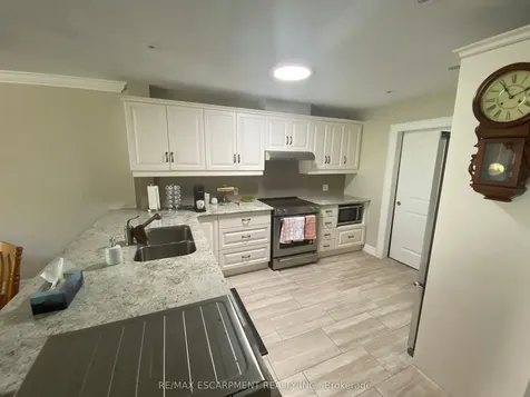 36 Mckenna Court Hamilton ON L9B 1T8