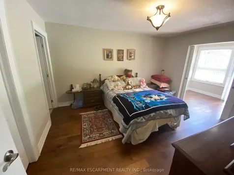 36 Mckenna Court Hamilton ON L9B 1T8