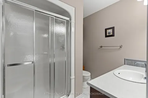 129 Wellbrook Avenue Welland ON L3C 7M8