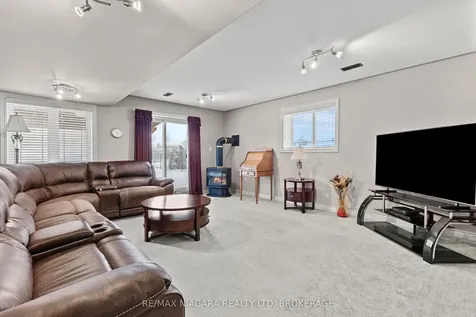 129 Wellbrook Avenue Welland ON L3C 7M8
