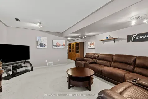 129 Wellbrook Avenue Welland ON L3C 7M8