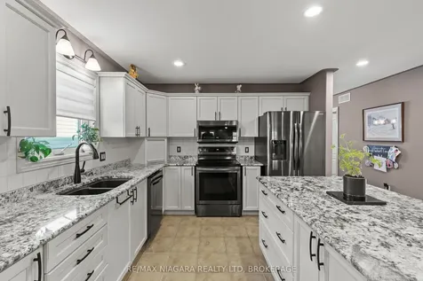 129 Wellbrook Avenue Welland ON L3C 7M8