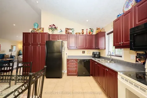 222 Dorchester Drive Grimsby ON L3M 5K8