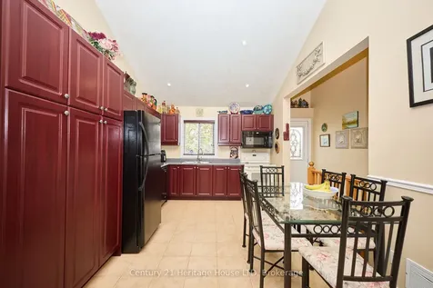 222 Dorchester Drive Grimsby ON L3M 5K8