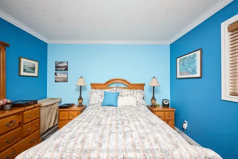 222 Dorchester Drive Grimsby ON L3M 5K8