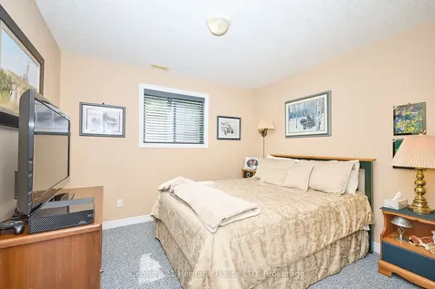 222 Dorchester Drive Grimsby ON L3M 5K8