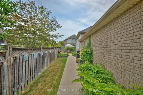 222 Dorchester Drive Grimsby ON L3M 5K8