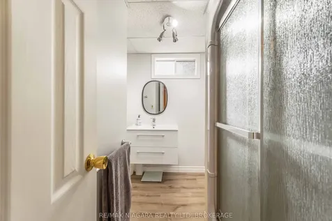 2921 Gail Avenue Niagara Falls ON L2J 2E1
