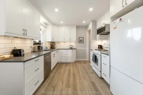2921 Gail Avenue Niagara Falls ON L2J 2E1