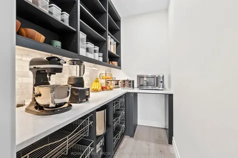 832 Windermere Drive Kingston ON K7P 0N5