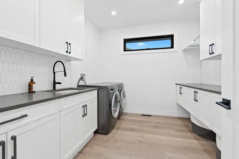 832 Windermere Drive Kingston ON K7P 0N5