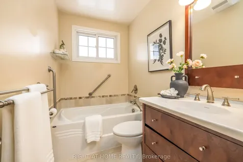 33 Harvest Crescent Belleville ON K8P 4M2