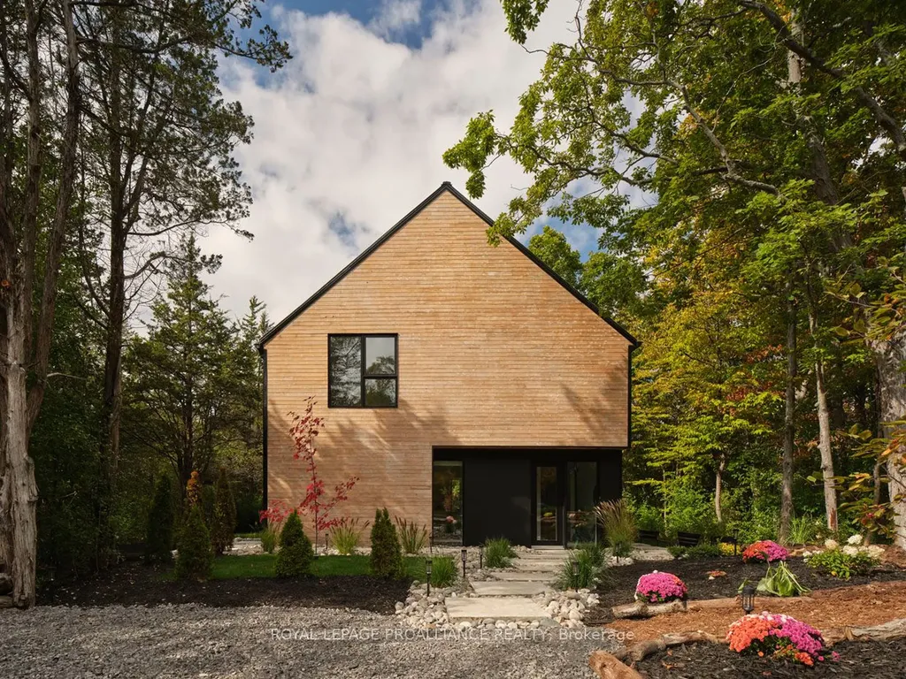 372 Prinyers Cove Crescent Prince Edward County ON K0K 2T0