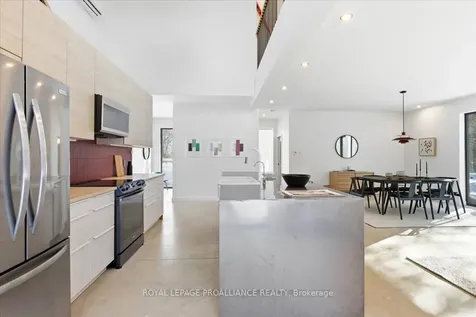 372 Prinyers Cove Crescent Prince Edward County ON K0K 2T0