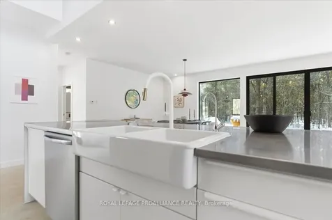 372 Prinyers Cove Crescent Prince Edward County ON K0K 2T0