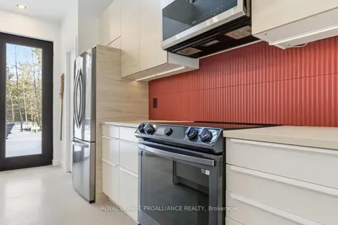 372 Prinyers Cove Crescent Prince Edward County ON K0K 2T0