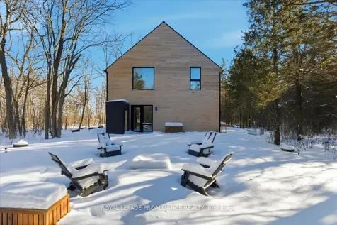 372 Prinyers Cove Crescent Prince Edward County ON K0K 2T0