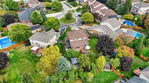 32 Elsley Court Guelph ON N1C 1C8