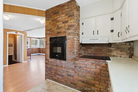 521 Nelson Street W Hawkesbury ON K6A 2K3