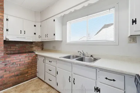 521 Nelson Street W Hawkesbury ON K6A 2K3