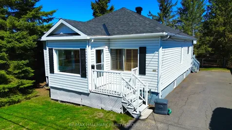 521 Nelson Street W Hawkesbury ON K6A 2K3