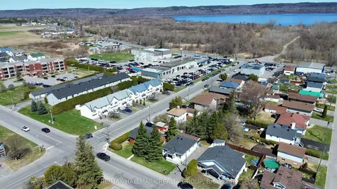 521 Nelson Street W Hawkesbury ON K6A 2K3