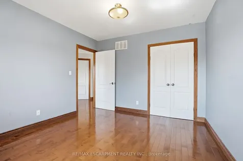 4 Lakeside Drive Hamilton ON L8E 5C1
