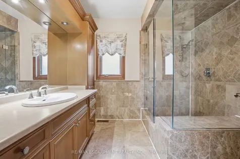 4 Lakeside Drive Hamilton ON L8E 5C1