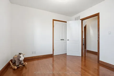 4 Lakeside Drive Hamilton ON L8E 5C1
