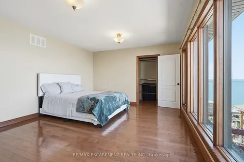 4 Lakeside Drive Hamilton ON L8E 5C1