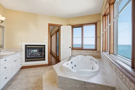 4 Lakeside Drive Hamilton ON L8E 5C1